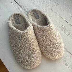 Everlane slippers size 7
